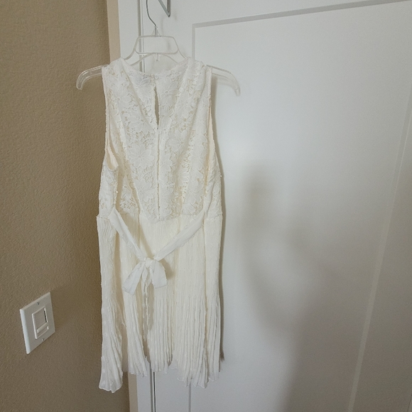 NWT Lace Tie Back Dress - Picture 4 of 11